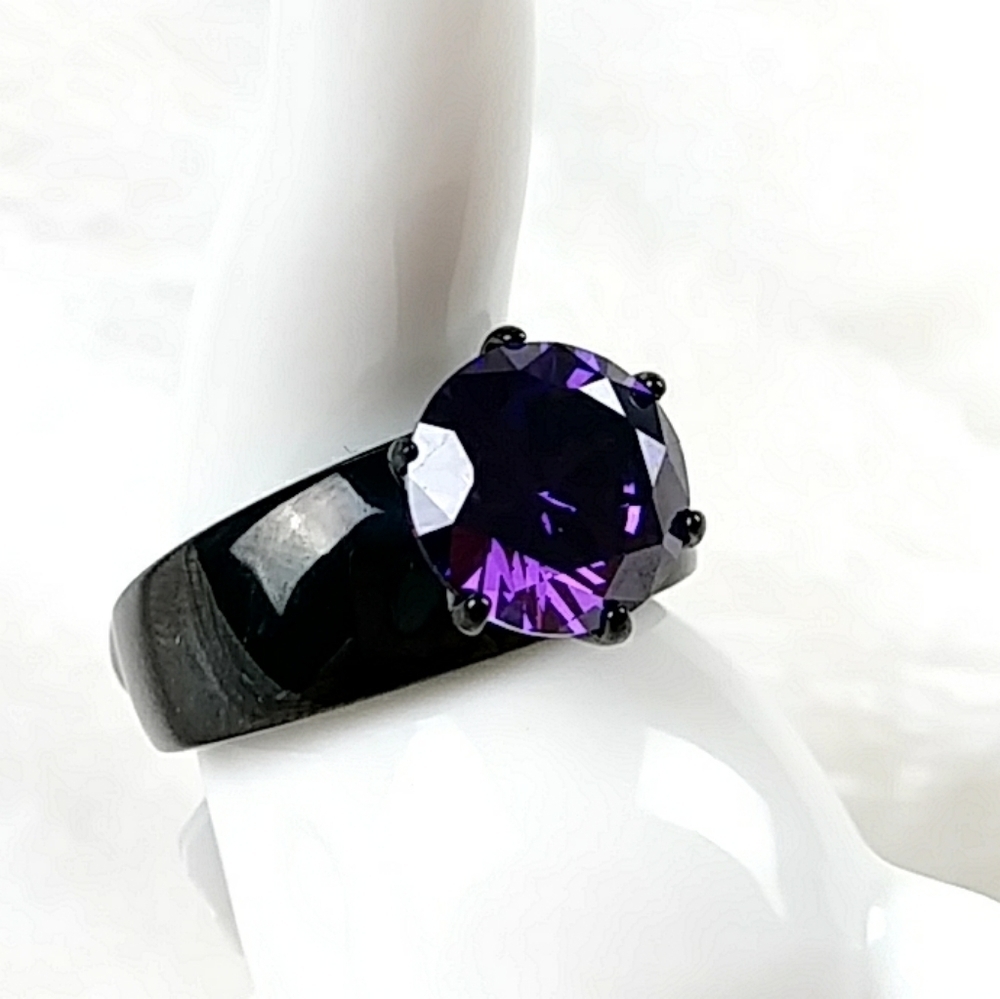 Goth Purple Solitaire Black Stainless Steel Ring - Picture 12 of 13